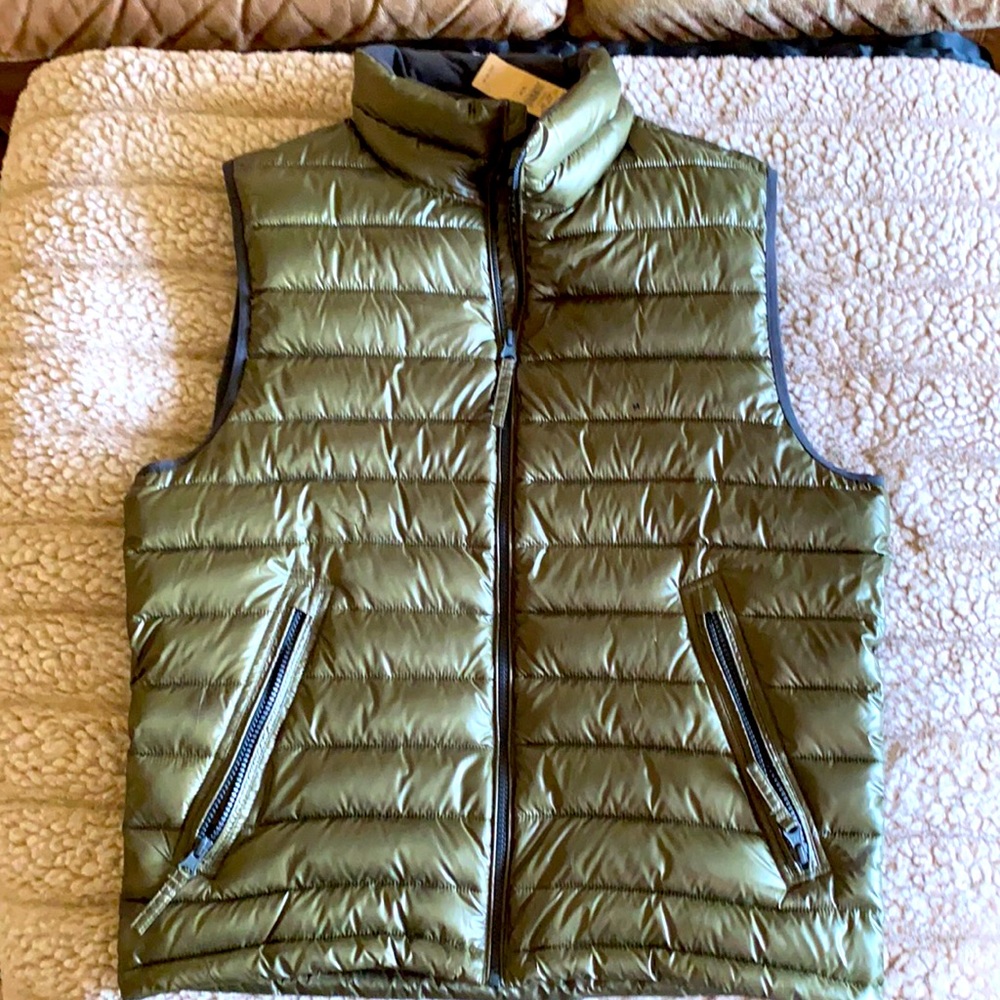 Brand new AE vest hunter green with tag